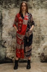 Hedvábné šaty ve stylu kimona v červené barvě